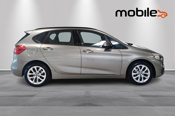 BMW 225xe 2 of 25