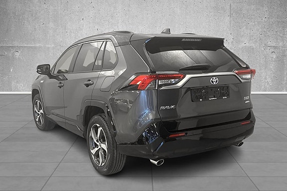 Toyota RAV4 3 of 22