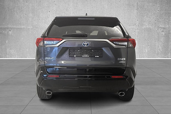 Toyota RAV4 4 of 22