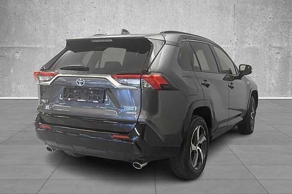 Toyota RAV4 5 of 22