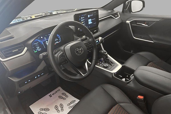 Toyota RAV4 9 of 22