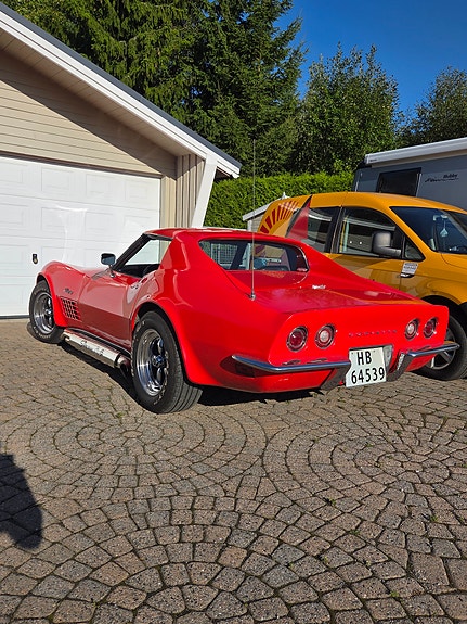 Chevrolet Corvette 4 of 14