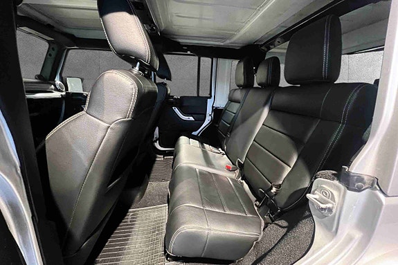 Jeep Wrangler 11 of 24