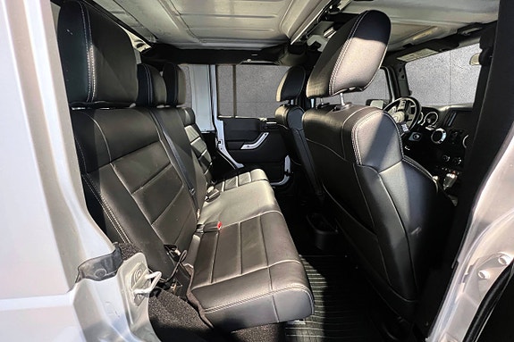 Jeep Wrangler 13 of 24
