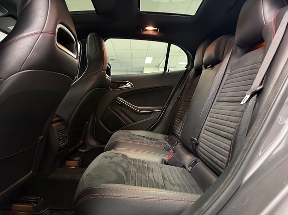 Mercedes-Benz GLA200 16 of 30