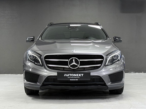 Mercedes-Benz GLA200 4 of 30