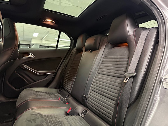 Mercedes-Benz GLA200 17 of 30