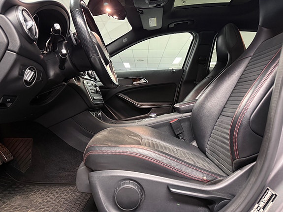 Mercedes-Benz GLA200 11 of 30