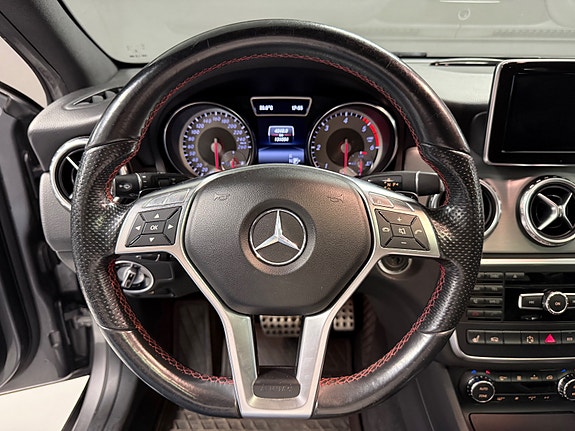 Mercedes-Benz GLA200 25 of 30