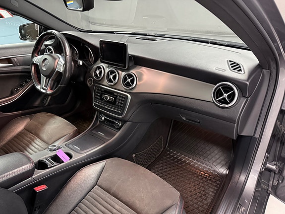 Mercedes-Benz GLA200 23 of 30