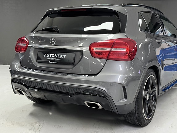 Mercedes-Benz GLA200 8 of 30