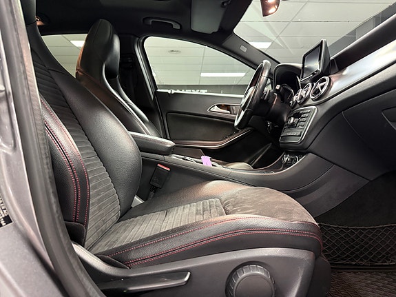 Mercedes-Benz GLA200 21 of 30