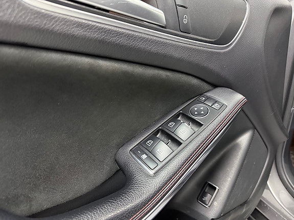 Mercedes-Benz GLA200 15 of 30