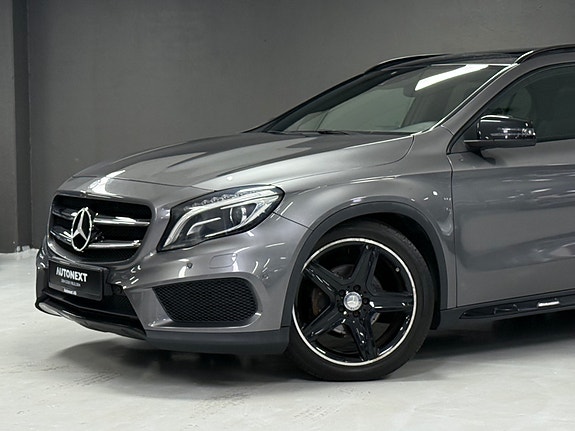 Mercedes-Benz GLA200 2 of 30