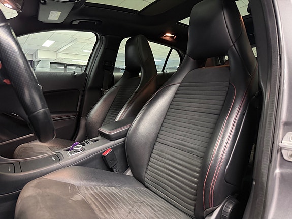 Mercedes-Benz GLA200 12 of 30