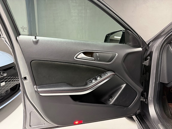 Mercedes-Benz GLA200 14 of 30