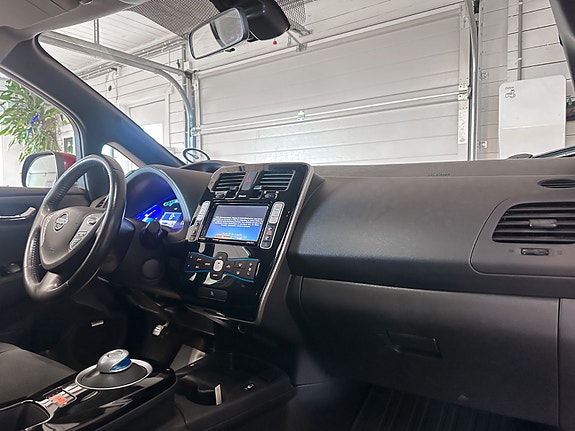 Nissan Leaf 10 of 30