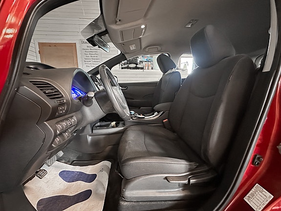 Nissan Leaf 8 of 30