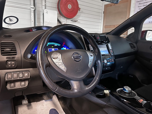 Nissan Leaf 7 of 30