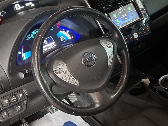 Nissan Leaf 28 of 30