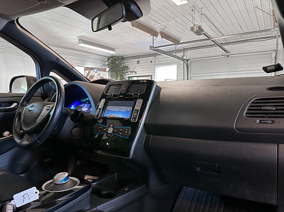 Nissan Leaf 10 of 30