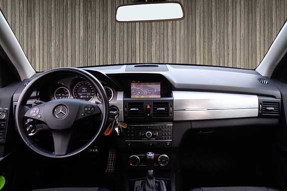 Mercedes-Benz GLK220 21 of 30