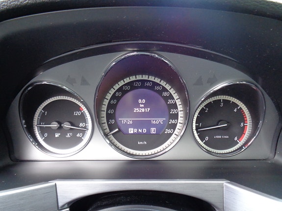 Mercedes-Benz GLK220 26 of 30