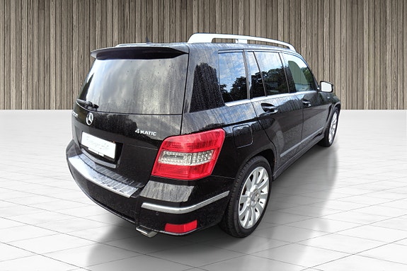 Mercedes-Benz GLK220 9 of 30