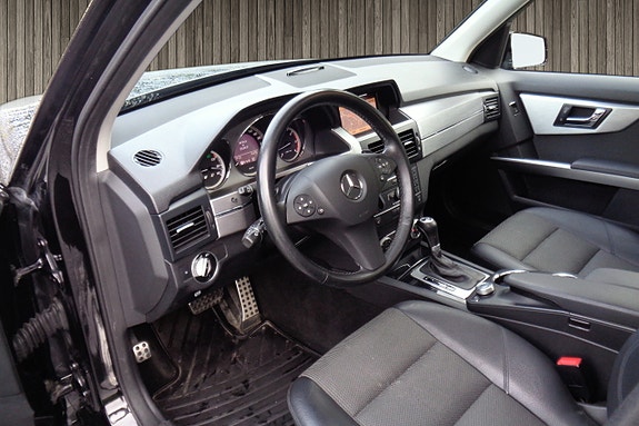 Mercedes-Benz GLK220 15 of 30