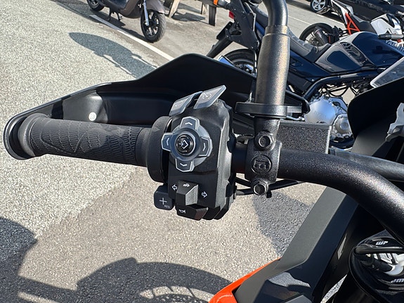 KTM 1290 Super Adventure S 18 of 22
