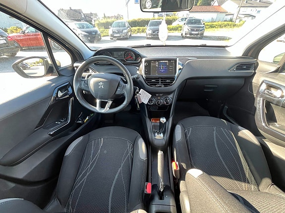 Peugeot 208 10 of 15