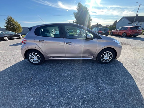 Peugeot 208 6 of 15