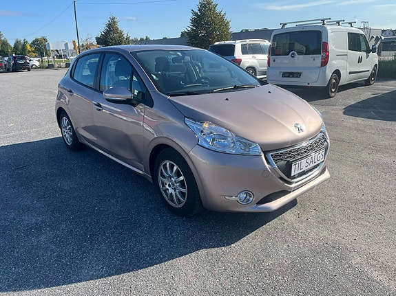 Peugeot 208 8 of 15