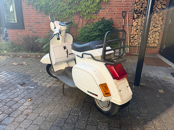 Vespa 50 2 of 6