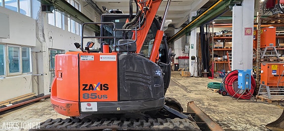 Hitachi ZX85US-5A 17 of 30
