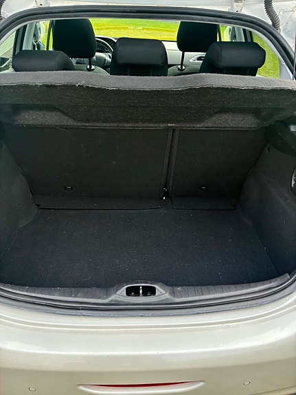 Peugeot 208 13 of 13