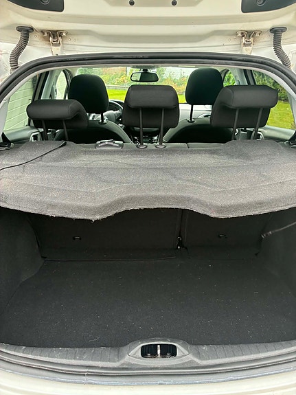 Peugeot 208 8 of 13