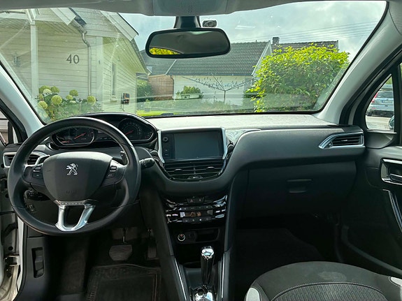 Peugeot 208 12 of 13