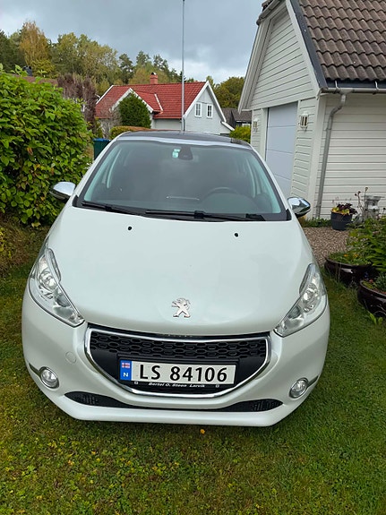 Peugeot 208 2 of 13