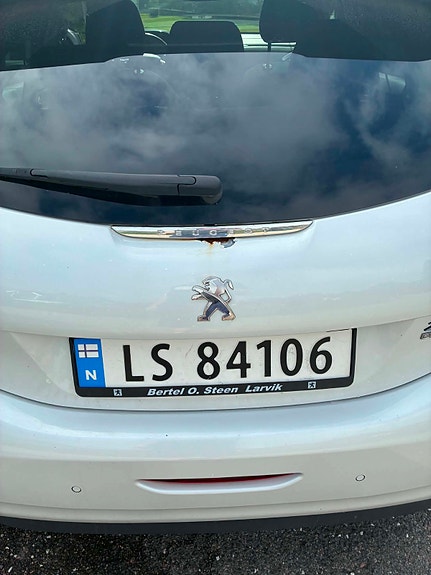 Peugeot 208 3 of 13