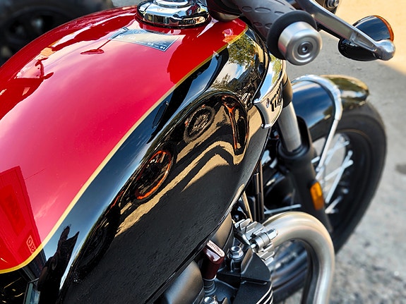 Triumph Bonneville T100 Jet Black/Diablo Red (Kampanje) 4 of 6