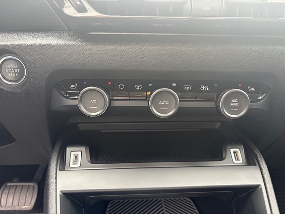 Citroen E-C4 26 of 29