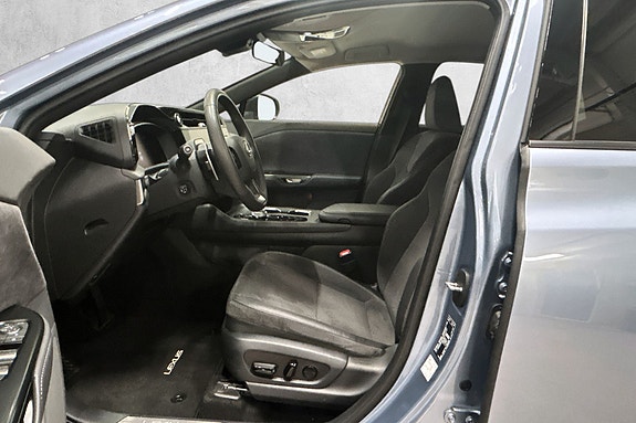 Lexus RZ450e 10 of 24