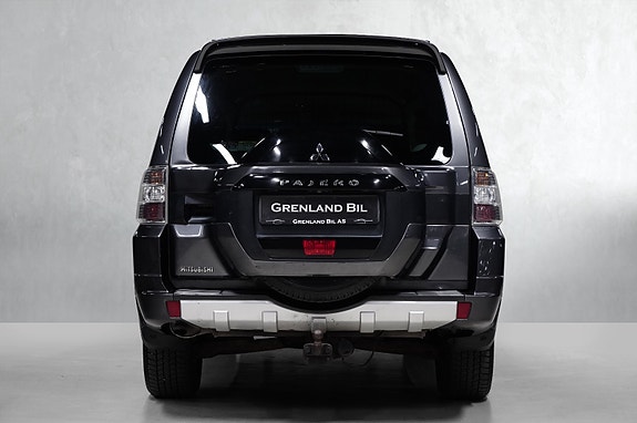Mitsubishi Pajero 12 of 29