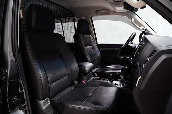 Mitsubishi Pajero 16 of 29