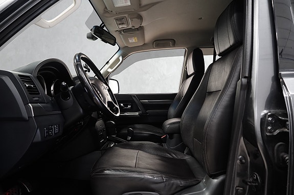 Mitsubishi Pajero 14 of 29