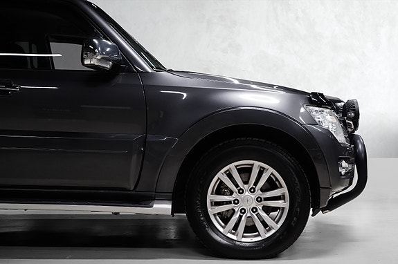 Mitsubishi Pajero 4 of 29