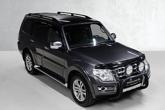 Mitsubishi Pajero 2 of 29