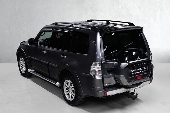 Mitsubishi Pajero 10 of 29