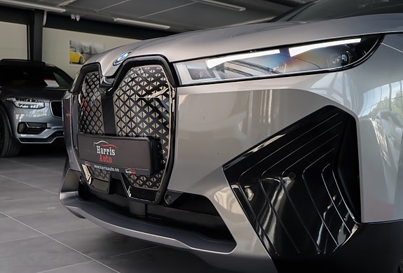 BMW iX 9 of 30